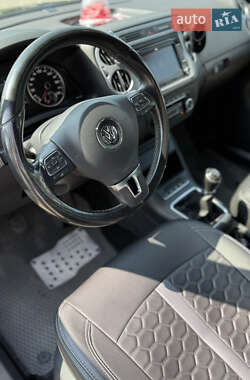 Позашляховик / Кросовер Volkswagen Tiguan 2013 в 
