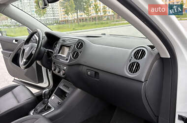 Внедорожник / Кроссовер Volkswagen Tiguan 2016 в 