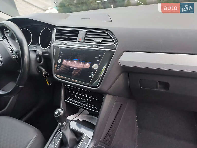 Внедорожник / Кроссовер Volkswagen Tiguan 2016 в Бродах