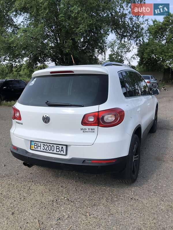 Внедорожник / Кроссовер Volkswagen Tiguan 2011 в Болграде