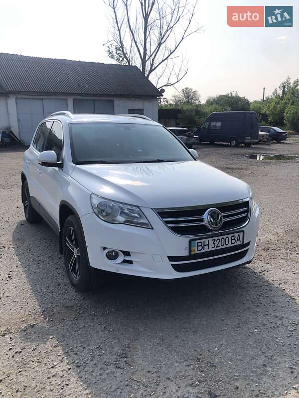 Внедорожник / Кроссовер Volkswagen Tiguan 2011 в Болграде