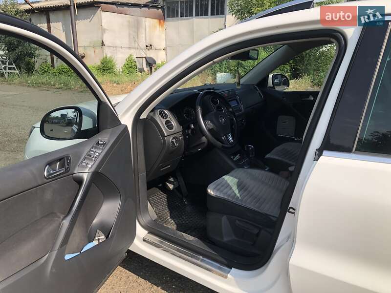 Внедорожник / Кроссовер Volkswagen Tiguan 2011 в Болграде