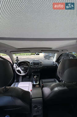 Внедорожник / Кроссовер Volkswagen Tiguan 2012 в 