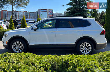 Внедорожник / Кроссовер Volkswagen Tiguan 2017 в 