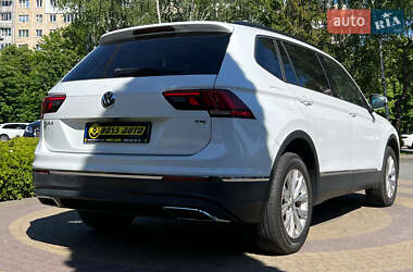 Внедорожник / Кроссовер Volkswagen Tiguan 2017 в 