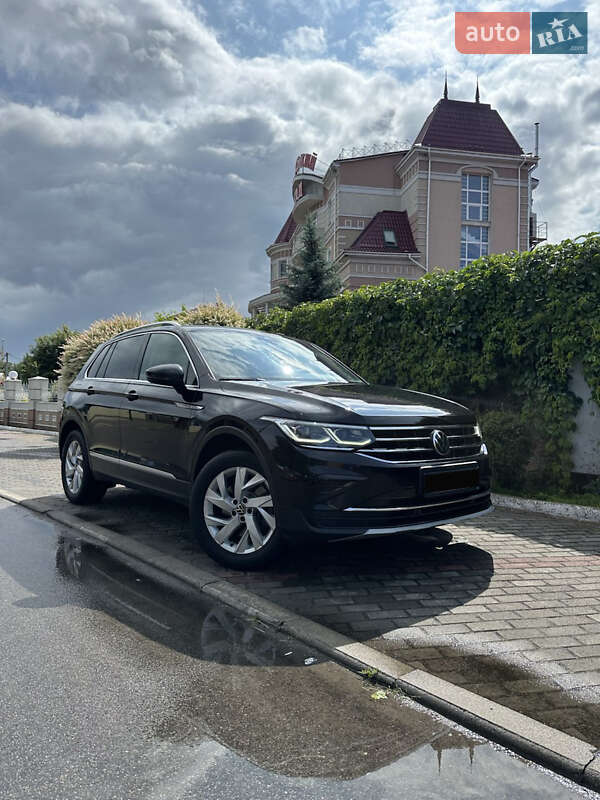 Внедорожник / Кроссовер Volkswagen Tiguan 2021 в 