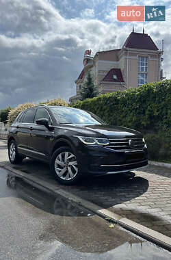 Внедорожник / Кроссовер Volkswagen Tiguan 2021 в 