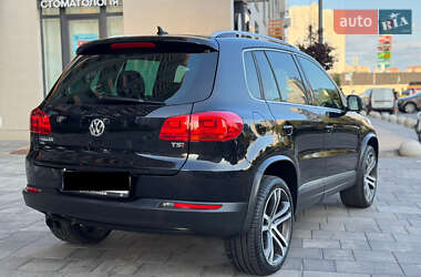 Внедорожник / Кроссовер Volkswagen Tiguan 2016 в 