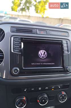 Внедорожник / Кроссовер Volkswagen Tiguan 2016 в 