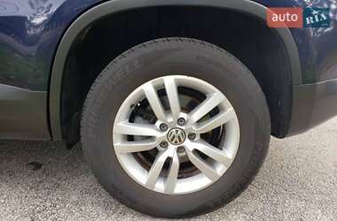 Внедорожник / Кроссовер Volkswagen Tiguan 2015 в 