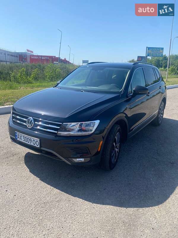 Внедорожник / Кроссовер Volkswagen Tiguan 2021 в 