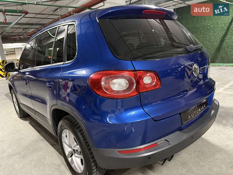 Внедорожник / Кроссовер Volkswagen Tiguan 2010 в Киеве