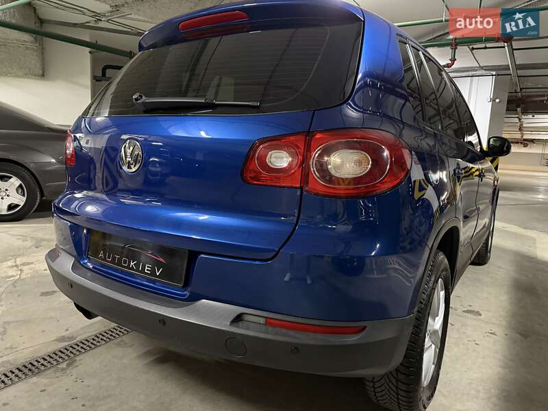 Внедорожник / Кроссовер Volkswagen Tiguan 2010 в Киеве