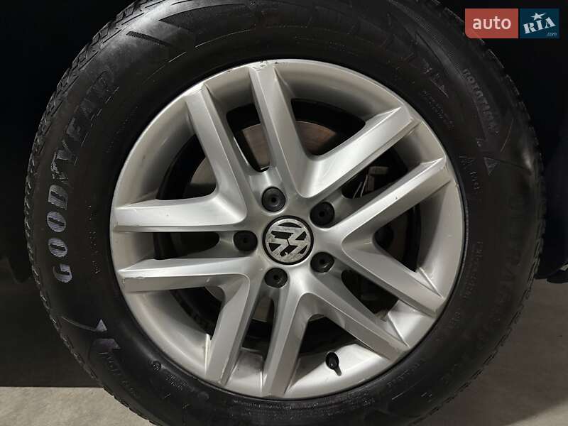 Внедорожник / Кроссовер Volkswagen Tiguan 2010 в Киеве