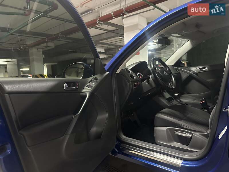 Внедорожник / Кроссовер Volkswagen Tiguan 2010 в Киеве