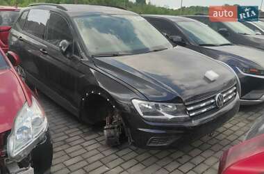 Внедорожник / Кроссовер Volkswagen Tiguan 2020 в 