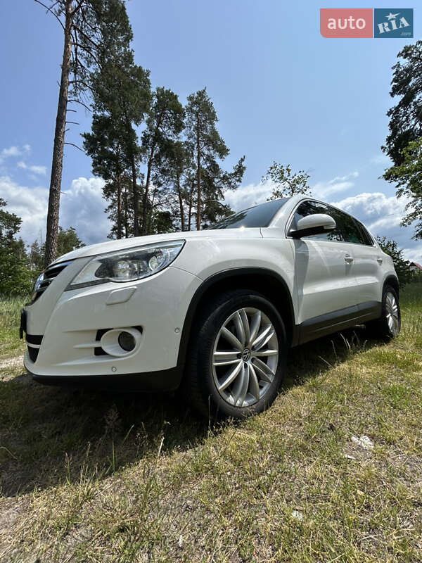 Внедорожник / Кроссовер Volkswagen Tiguan 2011 в Киеве