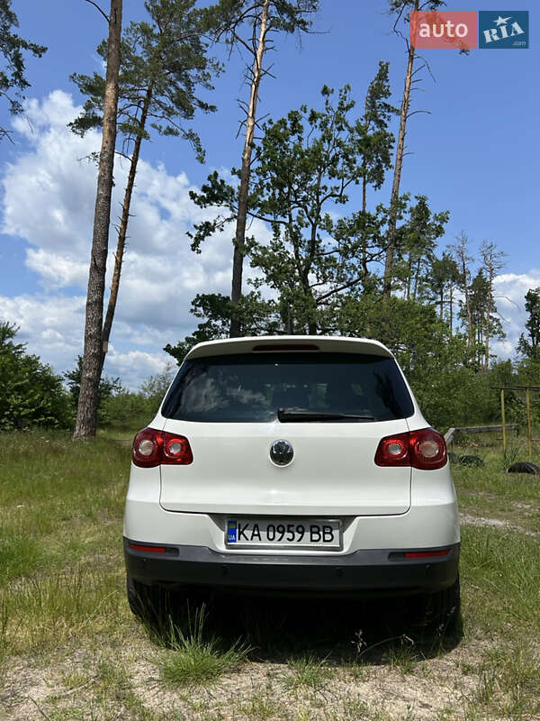 Внедорожник / Кроссовер Volkswagen Tiguan 2011 в Киеве
