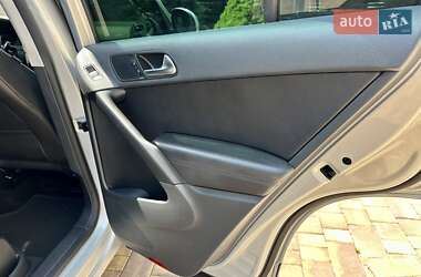 Внедорожник / Кроссовер Volkswagen Tiguan 2013 в 
