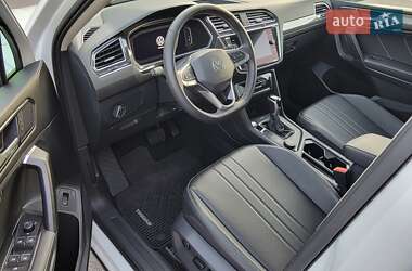 Позашляховик / Кросовер Volkswagen Tiguan 2022 в 