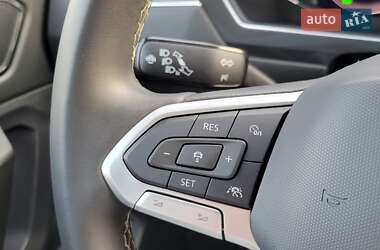 Позашляховик / Кросовер Volkswagen Tiguan 2022 в 