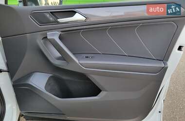 Позашляховик / Кросовер Volkswagen Tiguan 2022 в 