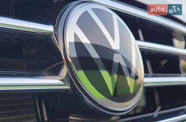Позашляховик / Кросовер Volkswagen Tiguan 2022 в 