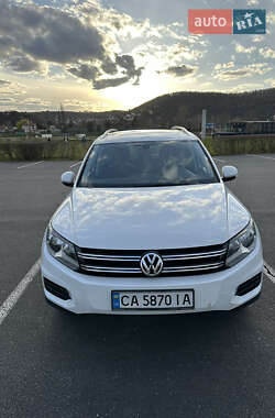 Внедорожник / Кроссовер Volkswagen Tiguan 2016 в 