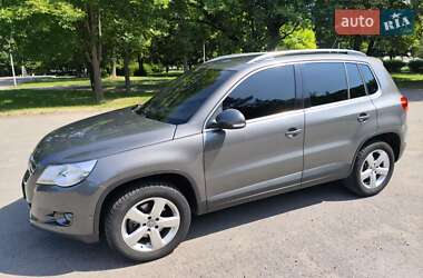 Внедорожник / Кроссовер Volkswagen Tiguan 2011 в Полтаве