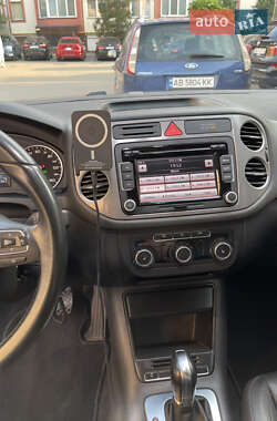 Внедорожник / Кроссовер Volkswagen Tiguan 2011 в 