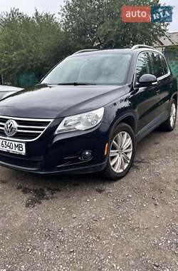 Внедорожник / Кроссовер Volkswagen Tiguan 2011 в 