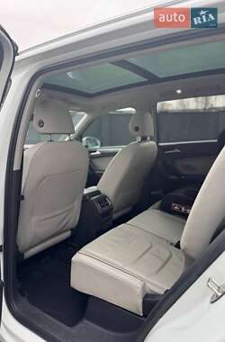 Внедорожник / Кроссовер Volkswagen Tiguan 2017 в 