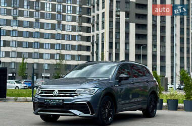 Внедорожник / Кроссовер Volkswagen Tiguan 2021 в 
