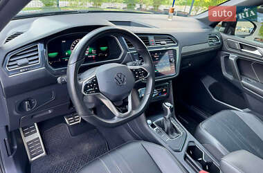 Внедорожник / Кроссовер Volkswagen Tiguan 2021 в 