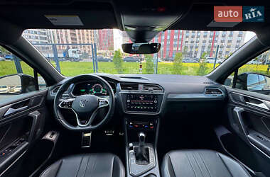 Внедорожник / Кроссовер Volkswagen Tiguan 2021 в 