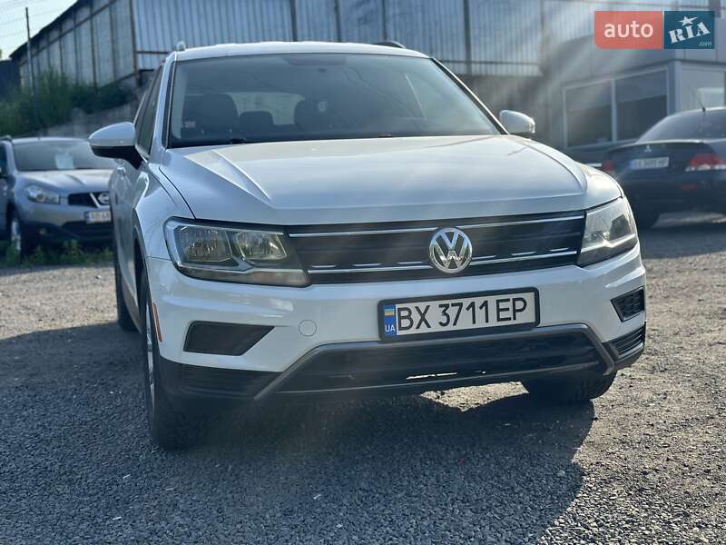 Внедорожник / Кроссовер Volkswagen Tiguan 2017 в Хмельницком