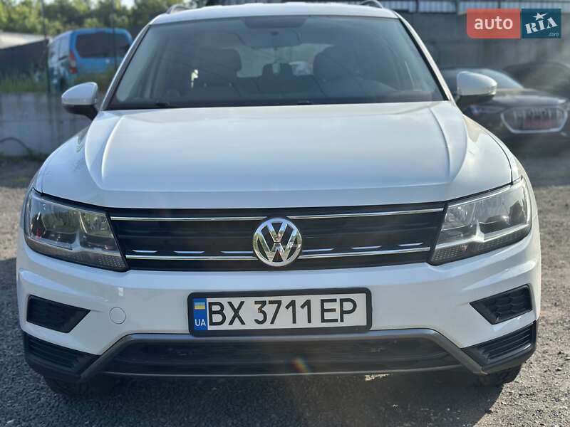 Внедорожник / Кроссовер Volkswagen Tiguan 2017 в Хмельницком