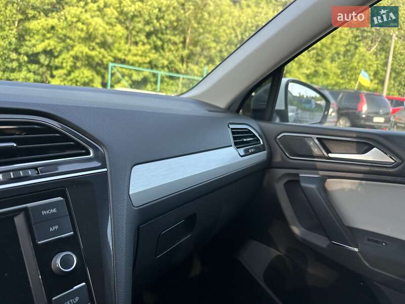 Внедорожник / Кроссовер Volkswagen Tiguan 2017 в Хмельницком
