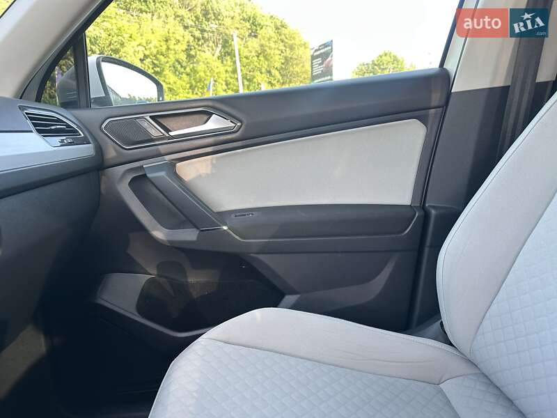 Внедорожник / Кроссовер Volkswagen Tiguan 2017 в Хмельницком