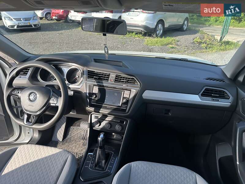Внедорожник / Кроссовер Volkswagen Tiguan 2017 в Хмельницком