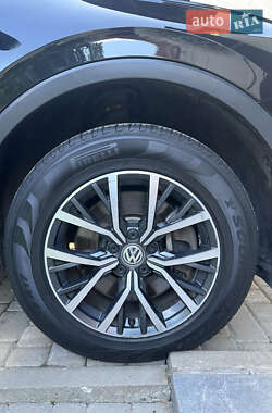 Внедорожник / Кроссовер Volkswagen Tiguan 2020 в 