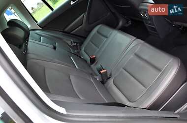 Внедорожник / Кроссовер Volkswagen Tiguan 2016 в 