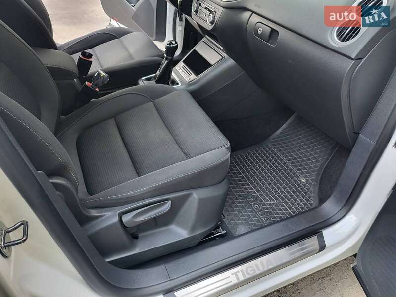 Позашляховик / Кросовер Volkswagen Tiguan 2010 в Хмільнику