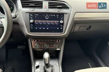 Внедорожник / Кроссовер Volkswagen Tiguan 2019 в 