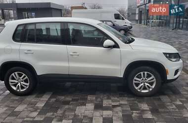 Внедорожник / Кроссовер Volkswagen Tiguan 2014 в 