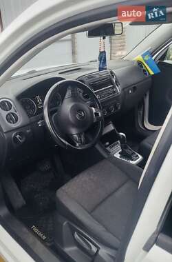 Внедорожник / Кроссовер Volkswagen Tiguan 2014 в 