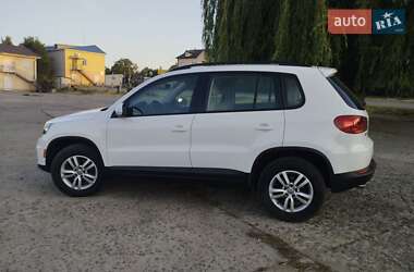 Позашляховик / Кросовер Volkswagen Tiguan 2015 в 