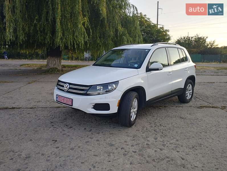 Внедорожник / Кроссовер Volkswagen Tiguan 2015 в Ладыжине