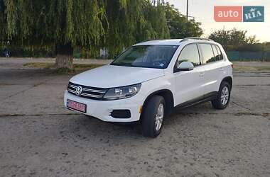 Позашляховик / Кросовер Volkswagen Tiguan 2015 в 