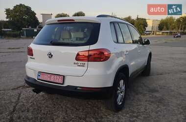 Позашляховик / Кросовер Volkswagen Tiguan 2015 в 